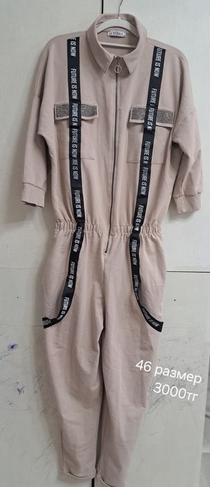 Продам пальто красное .3000тг