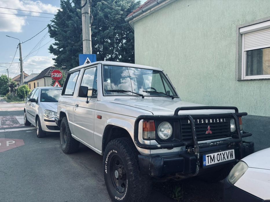 Mitsubishi Pajero Mk 1 2.5TD autoutilitara de Italia