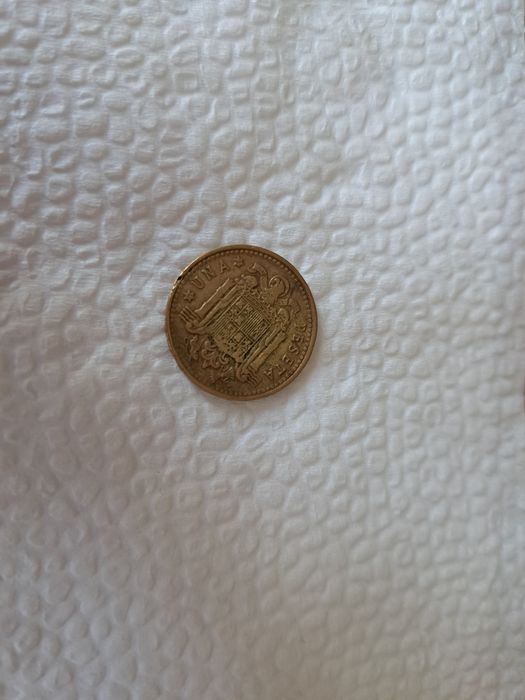 Продавам различни монети.