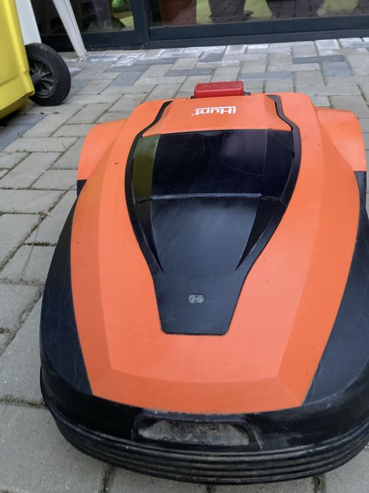 Robot de tuns gazonul