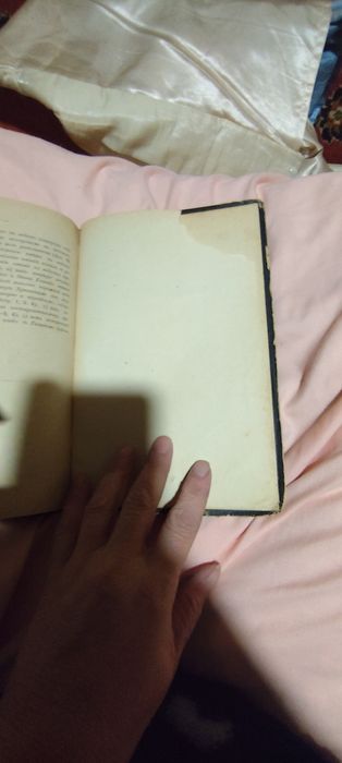 Продам книгу антиквариат.