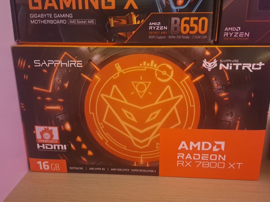 OFERTA ! Rx 7800 XT Saphire Nitro+ 16GB DDR6