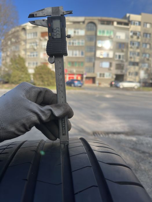 Продавам 2броя 275/40-18 Рънфлат 24г.Дот