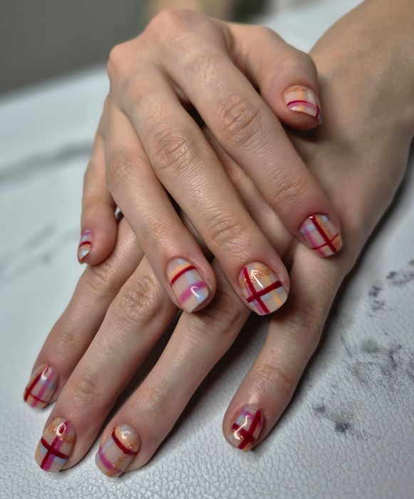 Manichiură / pedichiură. Unghii cu gel, pedichiură complexă