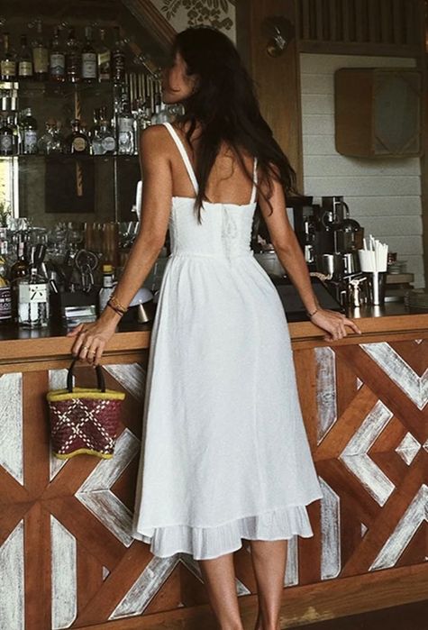 Красива бяла лятна рокля