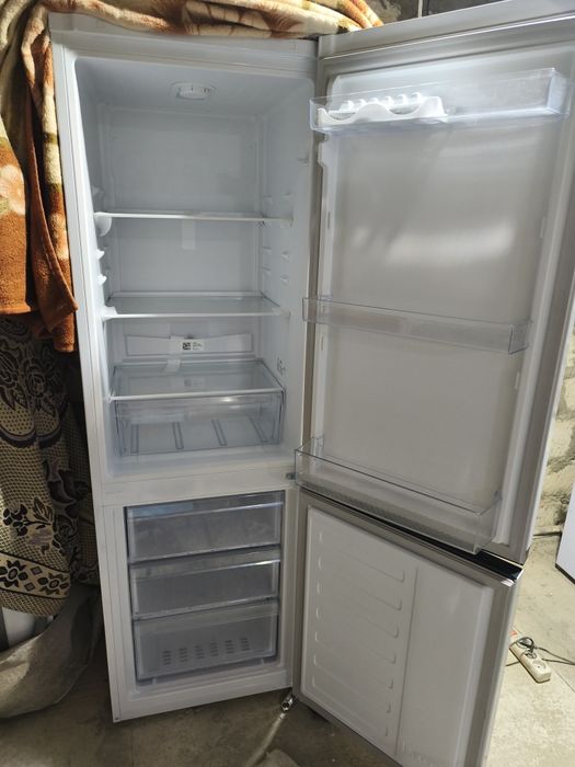 Холодильник абсолютно новый