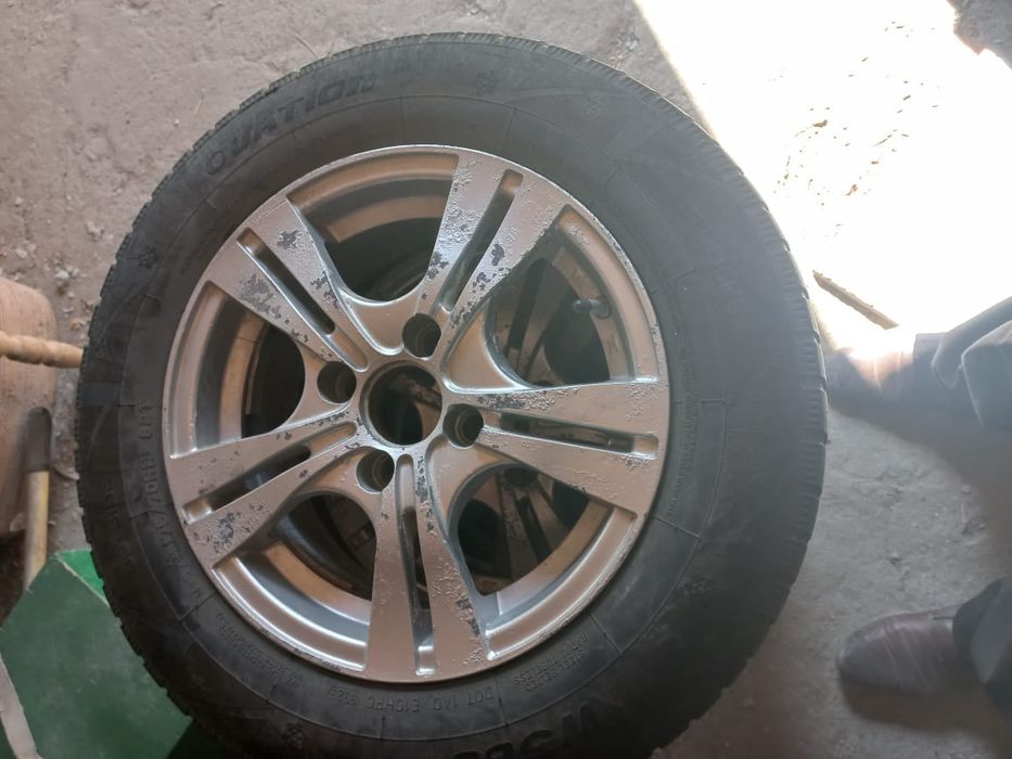 Продам шину с диском 13