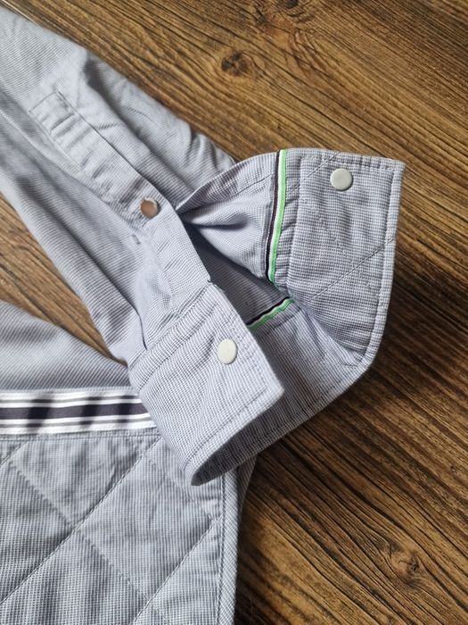 Страхотна мъжка риза HUGO BOSS размер L 
носи като връхна дреха, в п