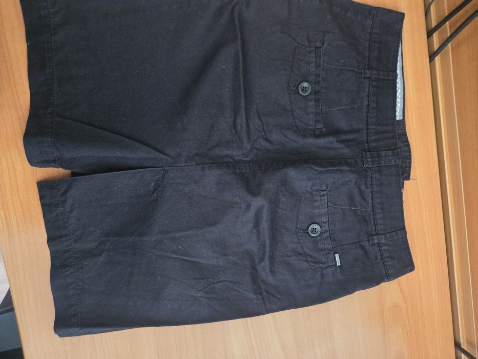 Черна пола подходяща коляното, размер 34