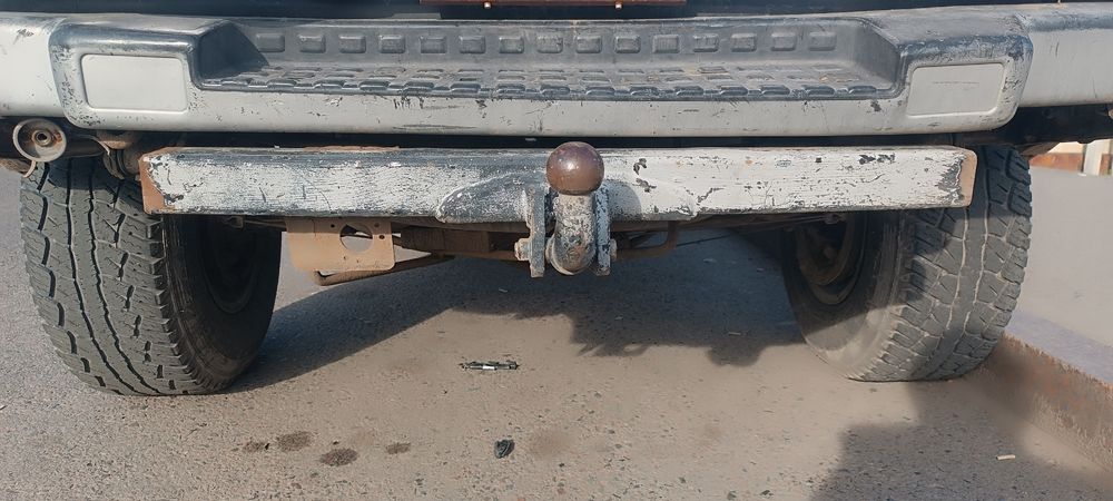 Фаркоп на делику квадратную.