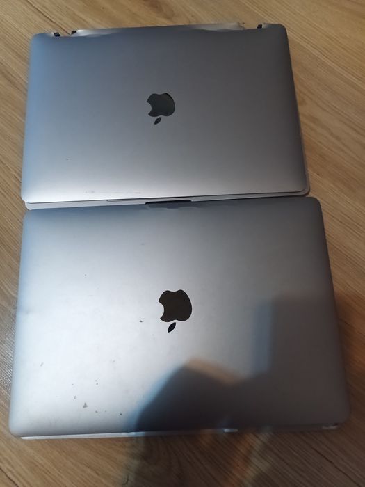 2 Macbook M1 pentru piese placa de baza