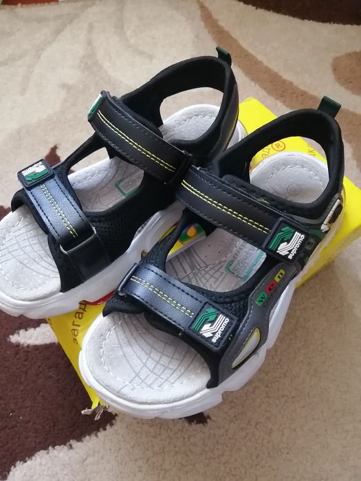 Продам сандали на мальчика