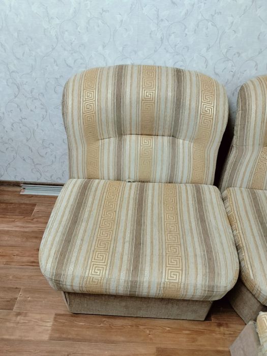 Продам угловой диван с креслом б/у