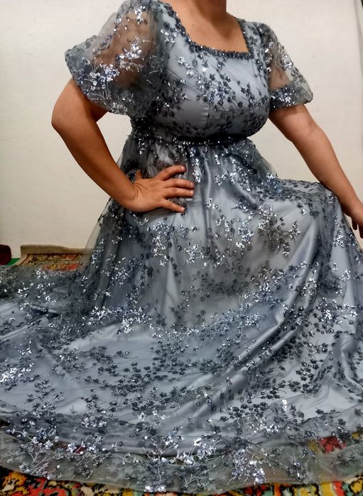 Вечернее платье очень красивое