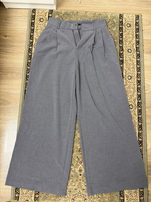 Брюки серые strdivarius