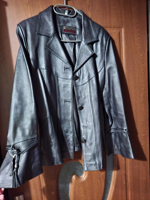 Geaca din piele naturală