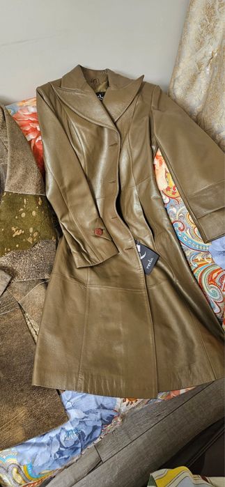 Распродажа кожаных плащей