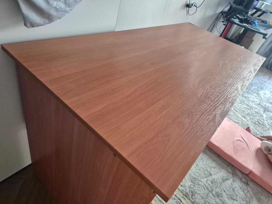 Стол компьютерный 3000 тг