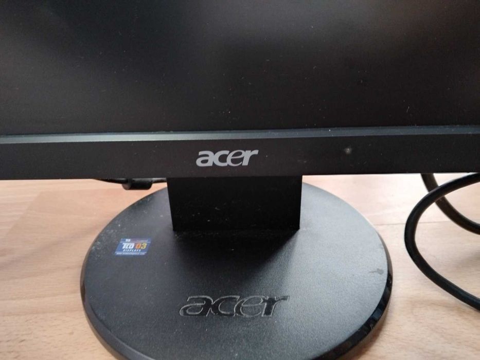 Продавам Монитор