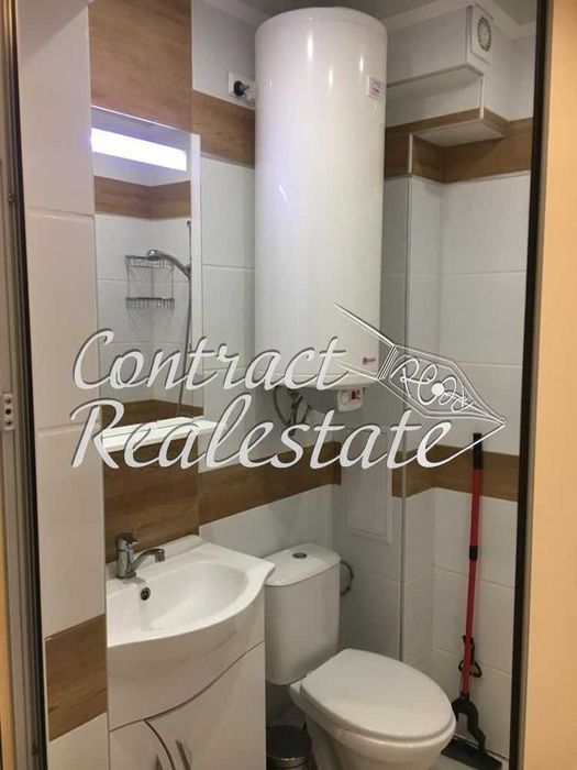 Едностаен Обзаведен Червен площад !