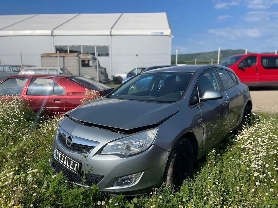 Dezmembrari Opel Astra J Benzina