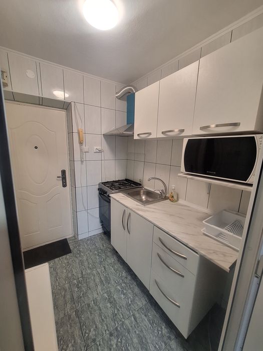 Particular închiriez garsonieră piața cet Constanța