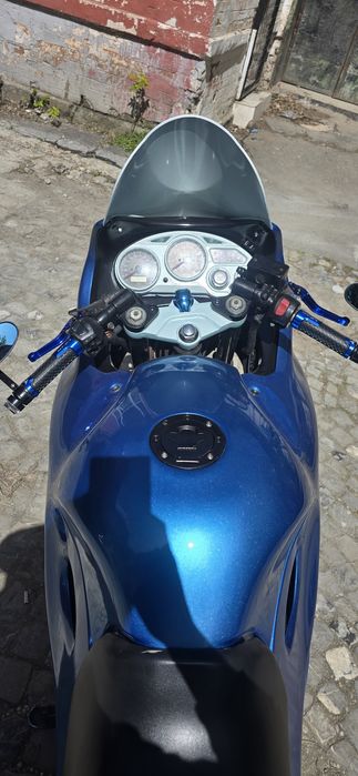 Motocicleta Suzuki gsxf 750