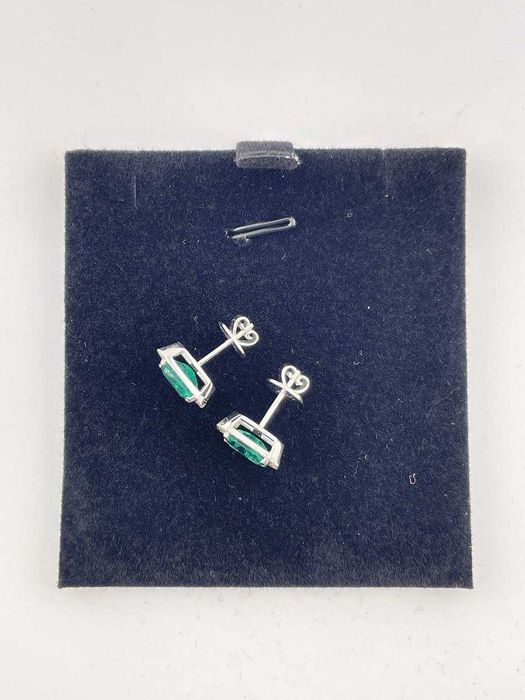 Пусеты с изумрудом и бриллиантами