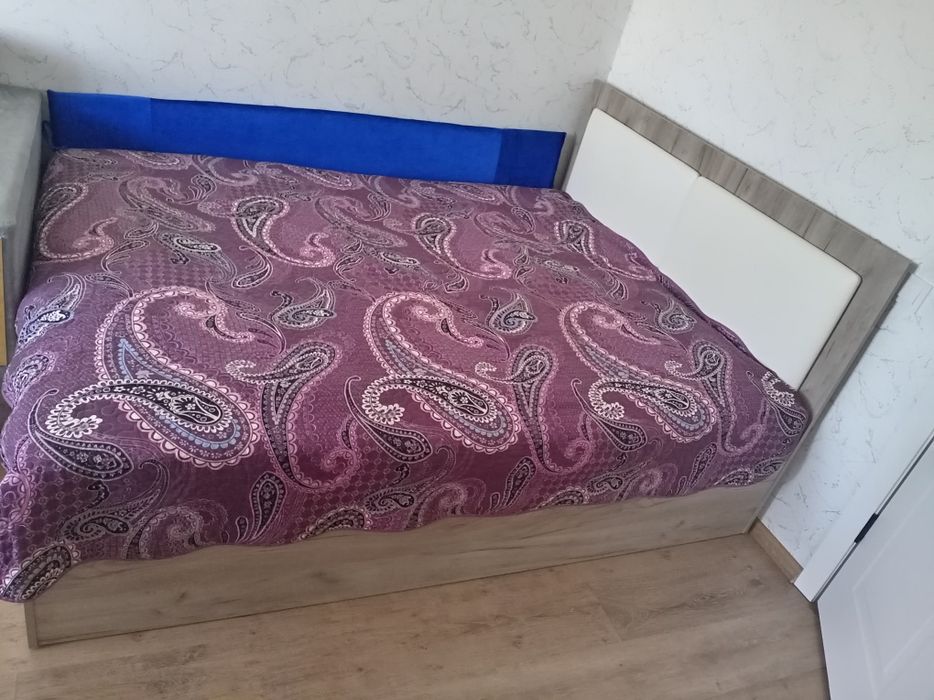 Кровать с матрасом