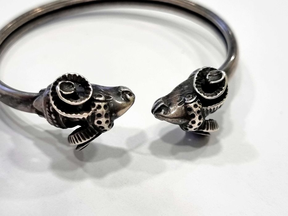 Сребърна гривна тракийски тип с овни