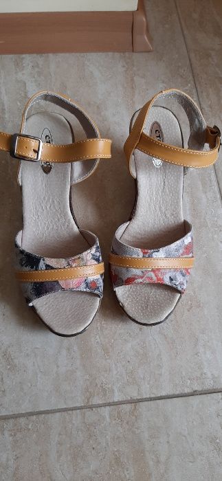 Дамски, жълти сандали на платформа - 36 номер