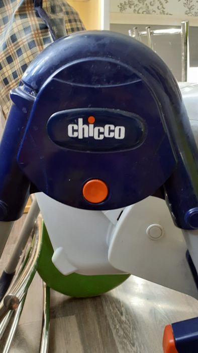 Продам стол для ребёнка 'chicco'