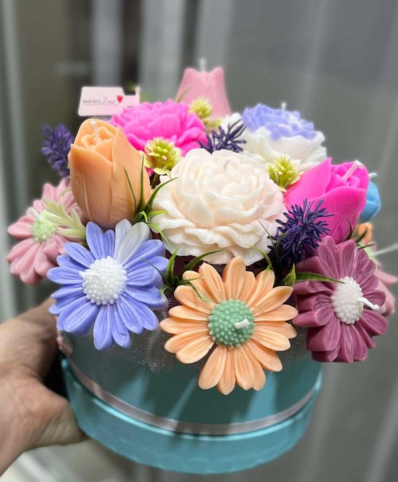 Ръчно изработени букети от соеви свещи