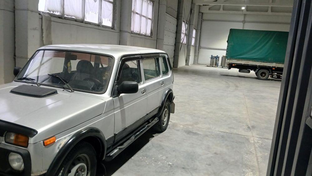Продам ниву 5 дверную