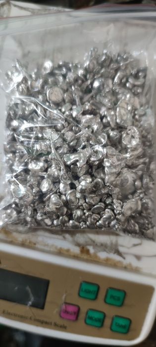 Продавам 1098 грама 999 проба сребро.