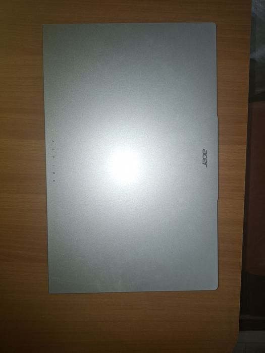 Vând laptop Acer Aspire 512GB 8GB RAM , 2590lei negociabil