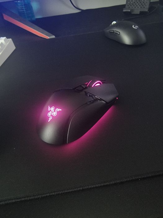 Razer Basilisk v3 pro + Cougar XXL Mousepad