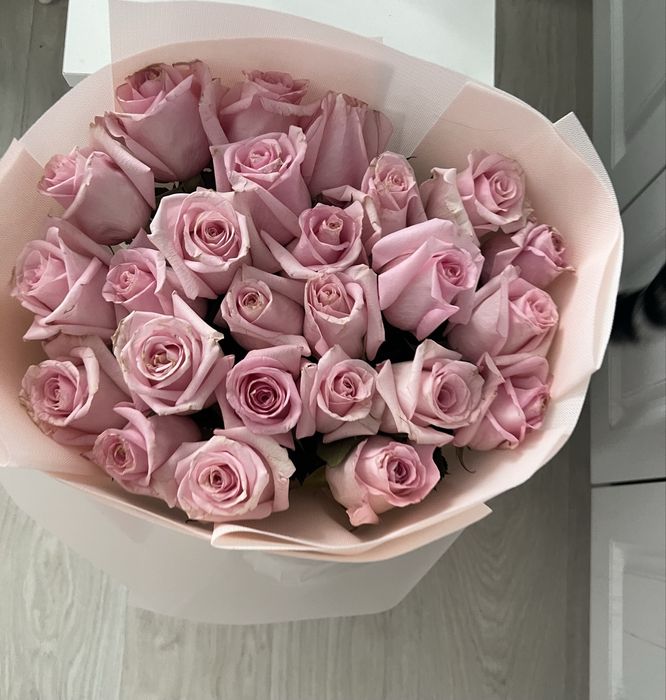 Только привезли свежие букеты.