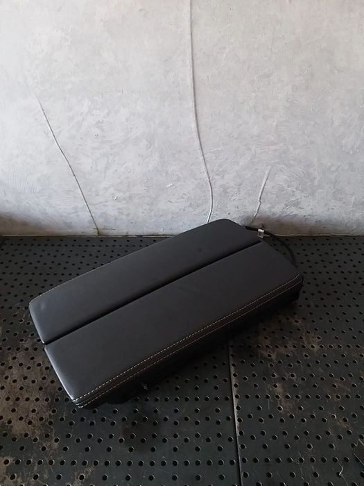 Capac piele cotiera peugeot 5008 2 9810060277 9810631877