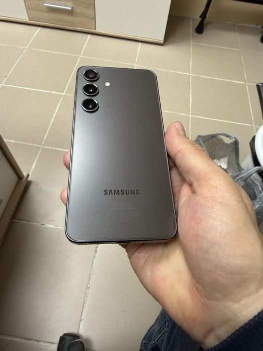 Samsung Galaxy S24 5 G 8/128gb - отличен