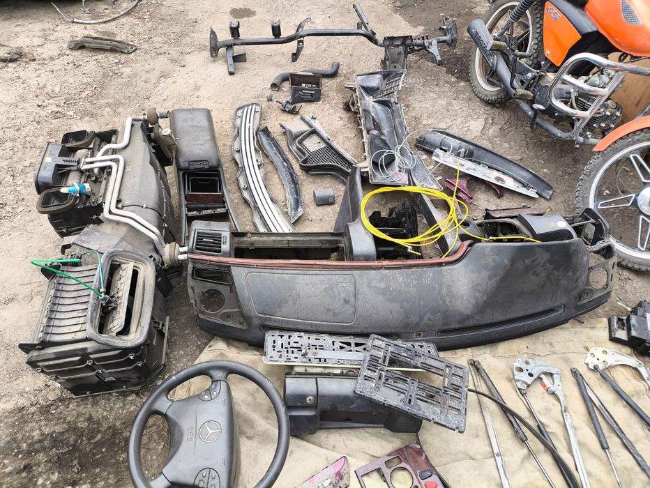 Запчасти на Мерседес 210