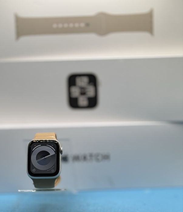 Apple Watch SE 2nd Gen, 40 мм, Starlight Aluminium Case