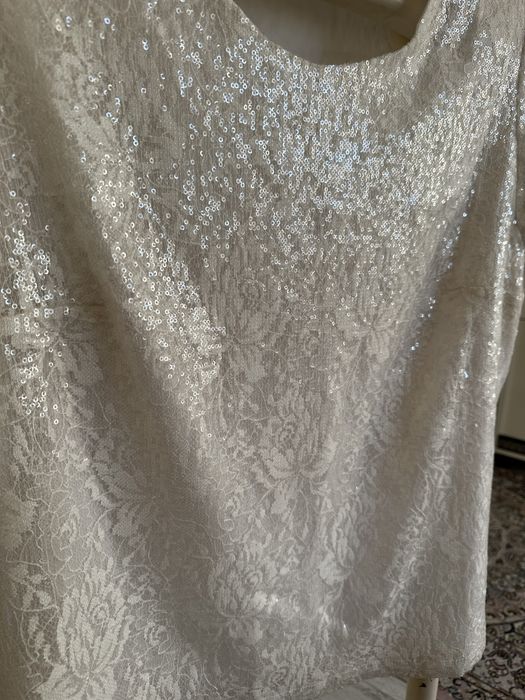 Блузка белая в паетках