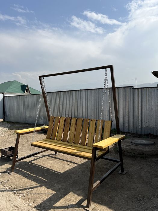 Качеля металическая дерево