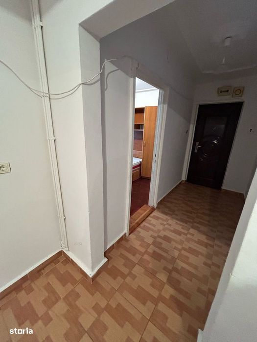 De vanzare apartament cu 3 camere cu balcon, in zona Cresei 65.000euro