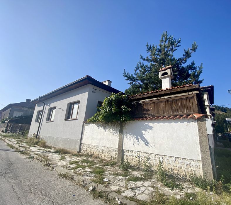 Продава се Къща в Разлог - 100 кв.м за 1280 €/кв.м - Снимка #2