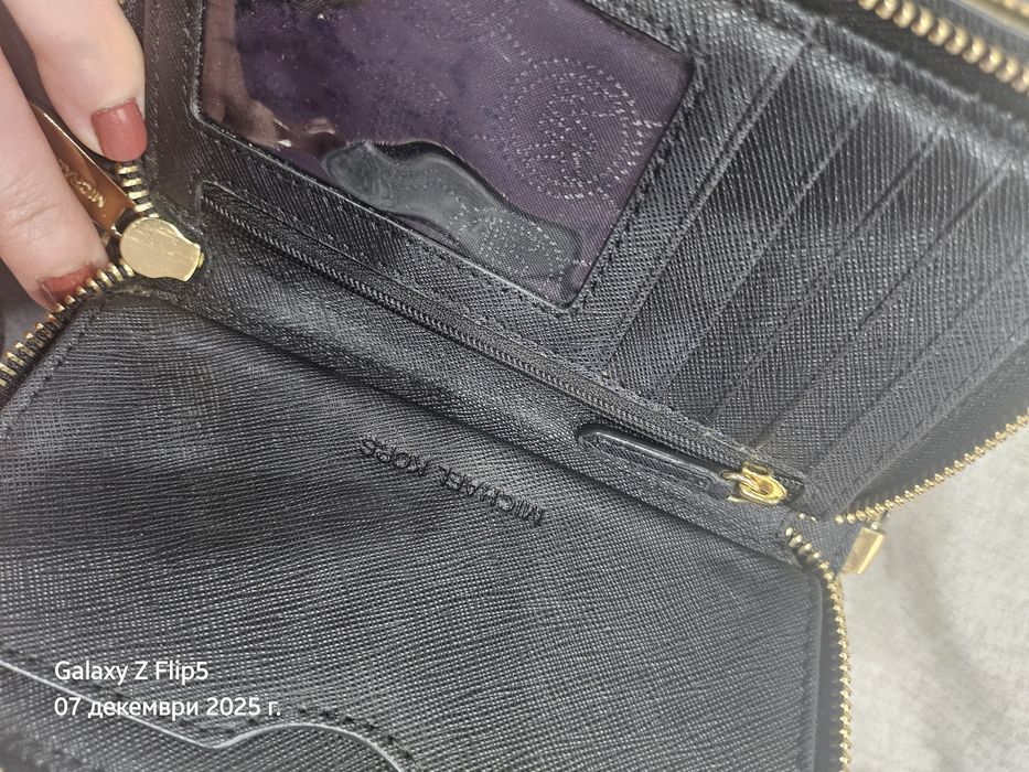 Портфейли Michael Kors