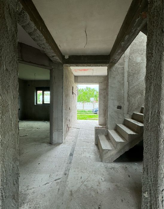 Vand casa moderna la gri - spatiu generos, materiale premium