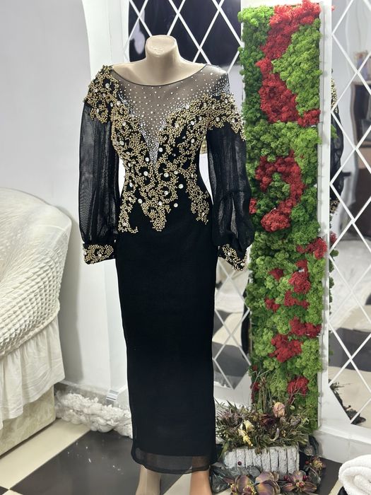 Rochie cu perle auri si pietre