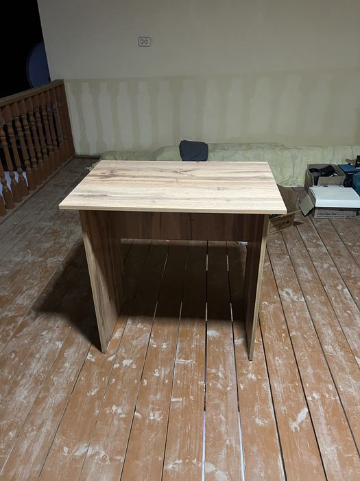 Стол офис учун кичкина
